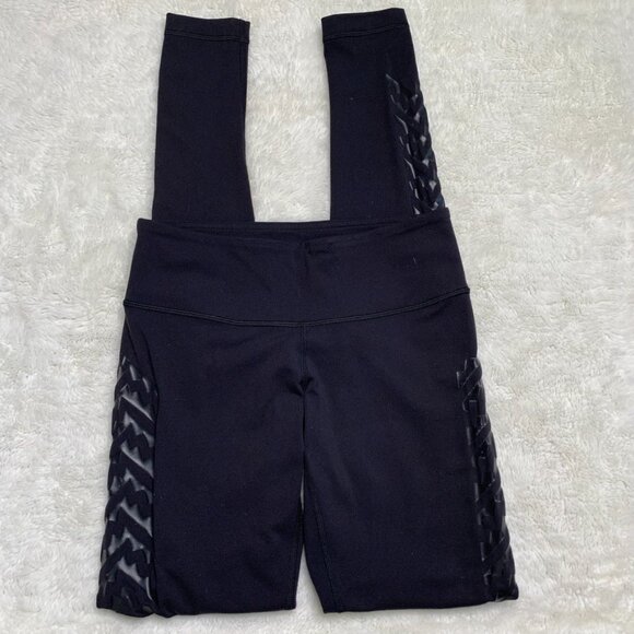 Lululemon Women's Black Leggings with Chevron Print Size 4 - Picture 9 of 11
